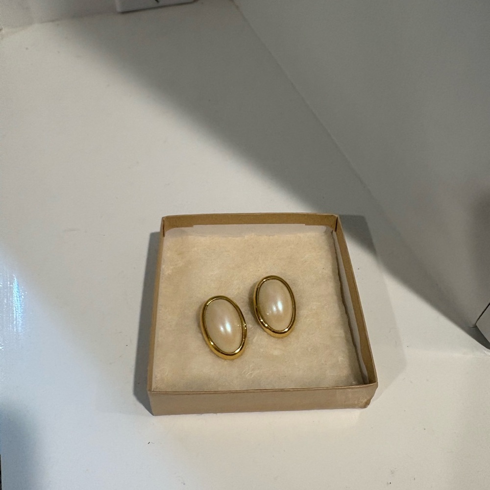 Elegant Gold and Cream Vintage Earrings - Clip On